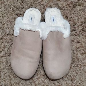 Women’s fur lined clogs.